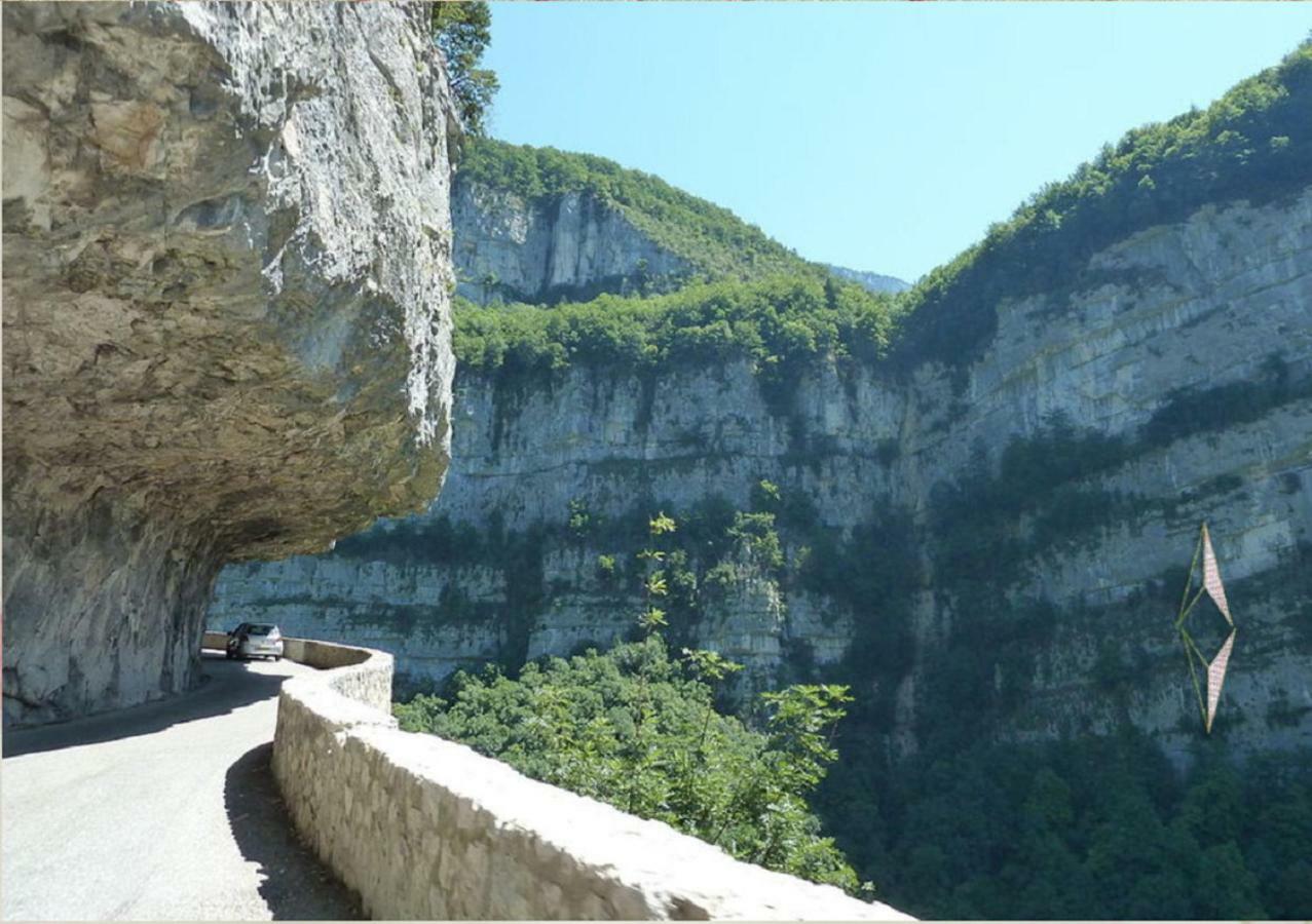 Okami Du Vercors Saint-Laurent-en-Royans Екстер'єр фото
