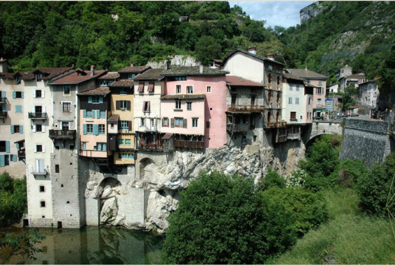 Okami Du Vercors Saint-Laurent-en-Royans Екстер'єр фото